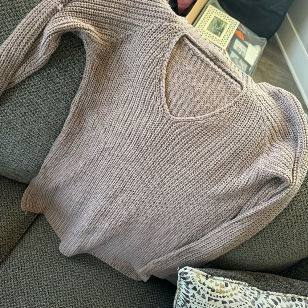 Open back sweater - Picture 3 of 3